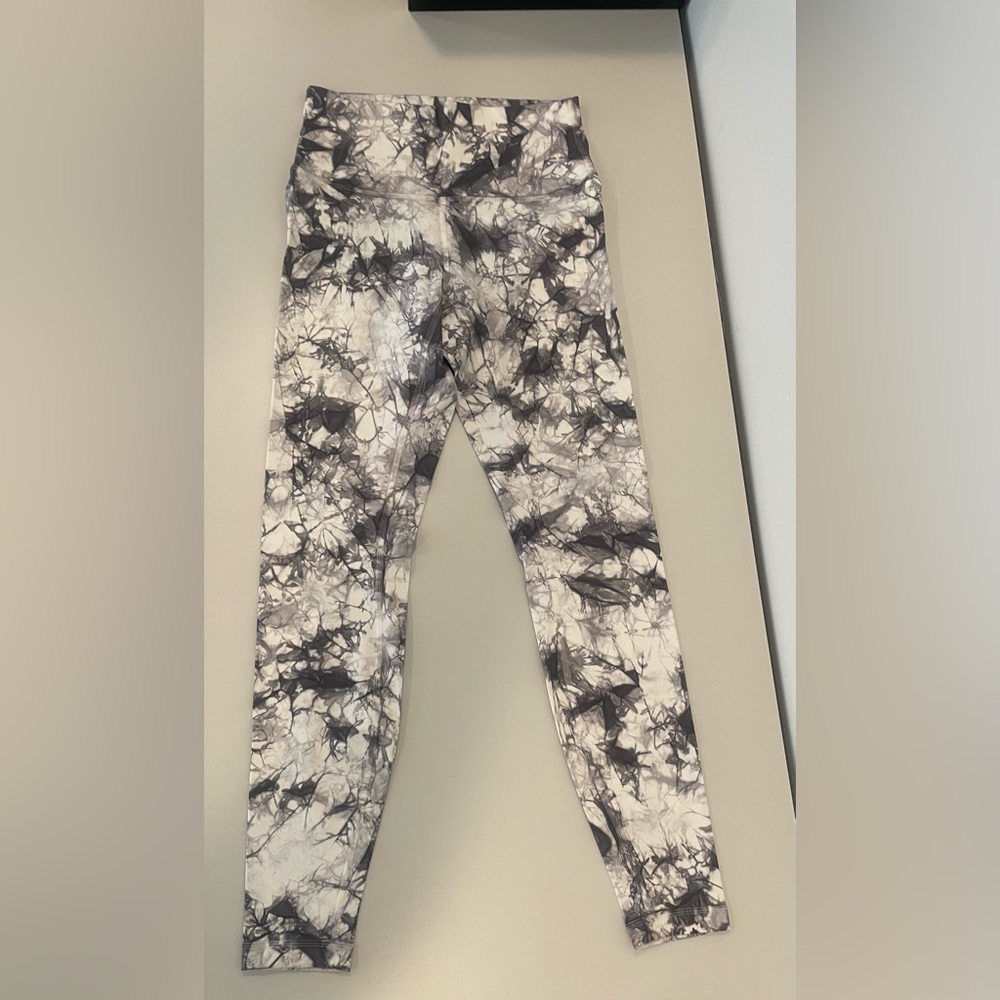 Lululemon Wunder Under high rise leggings black and white size 6